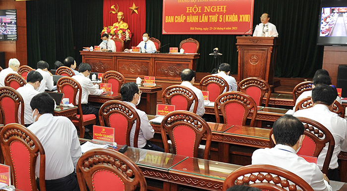 Phiên thảo luận tại Hội nghị lần thứ 5 Ban Chấp hành Đảng bộ tỉnh